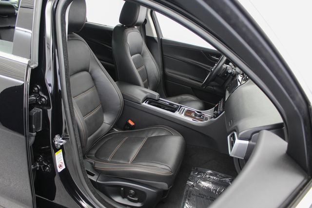 Used 2018 Jaguar XE Prestige AWD/4WD image 25