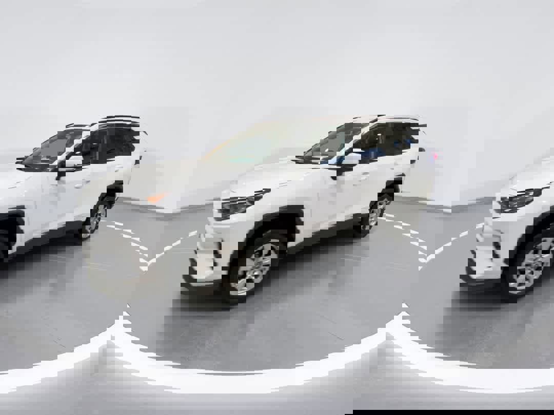 Used 2021 Toyota RAV4 XLE w/ Convenience Package image 4