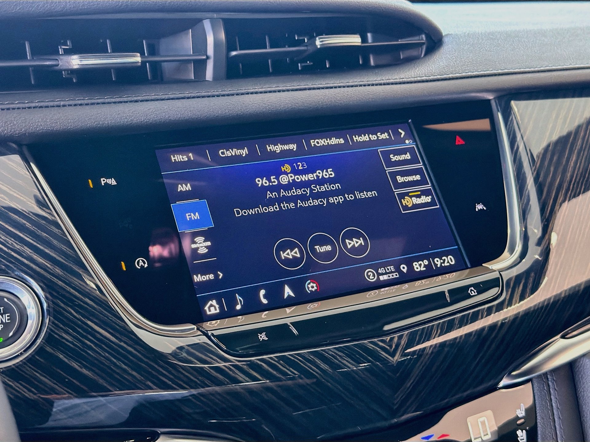 Certified 2024 Cadillac XT6 Premium Luxury FWD image 32