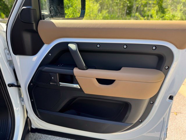 New 2026 Land Rover Defender 110 X-Dynamic SE AWD/4WD image 18
