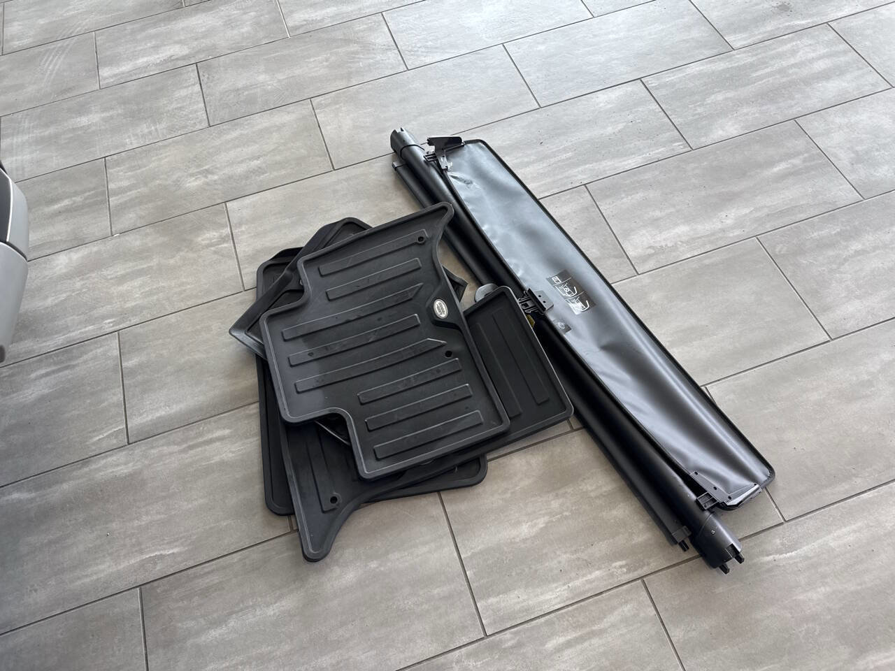 Used 2017 Land Rover Discovery HSE image 25