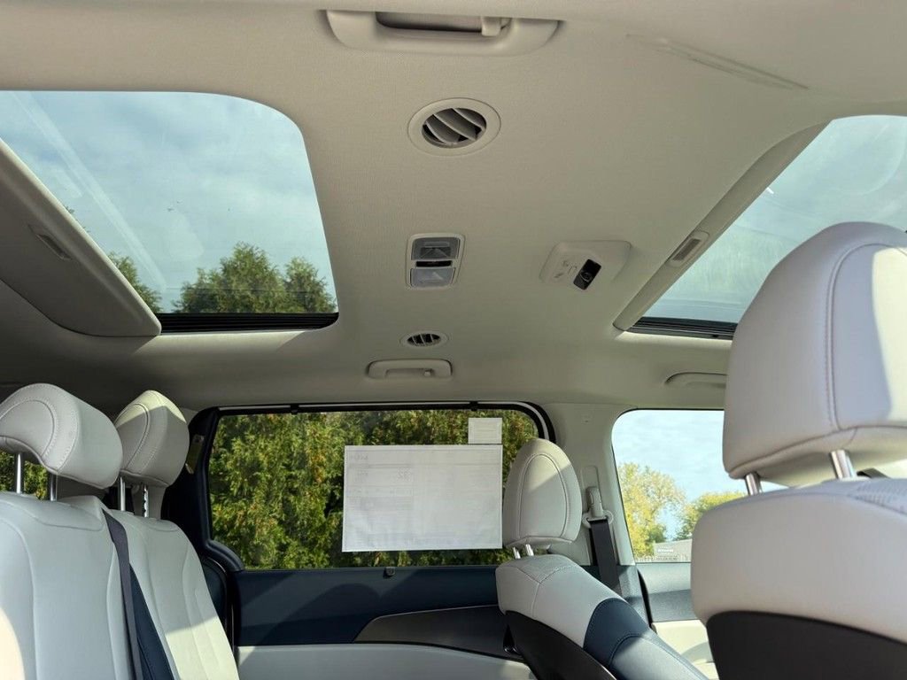 New 2026 Kia Carnival SX w/ SX Dark Edition Package image 7