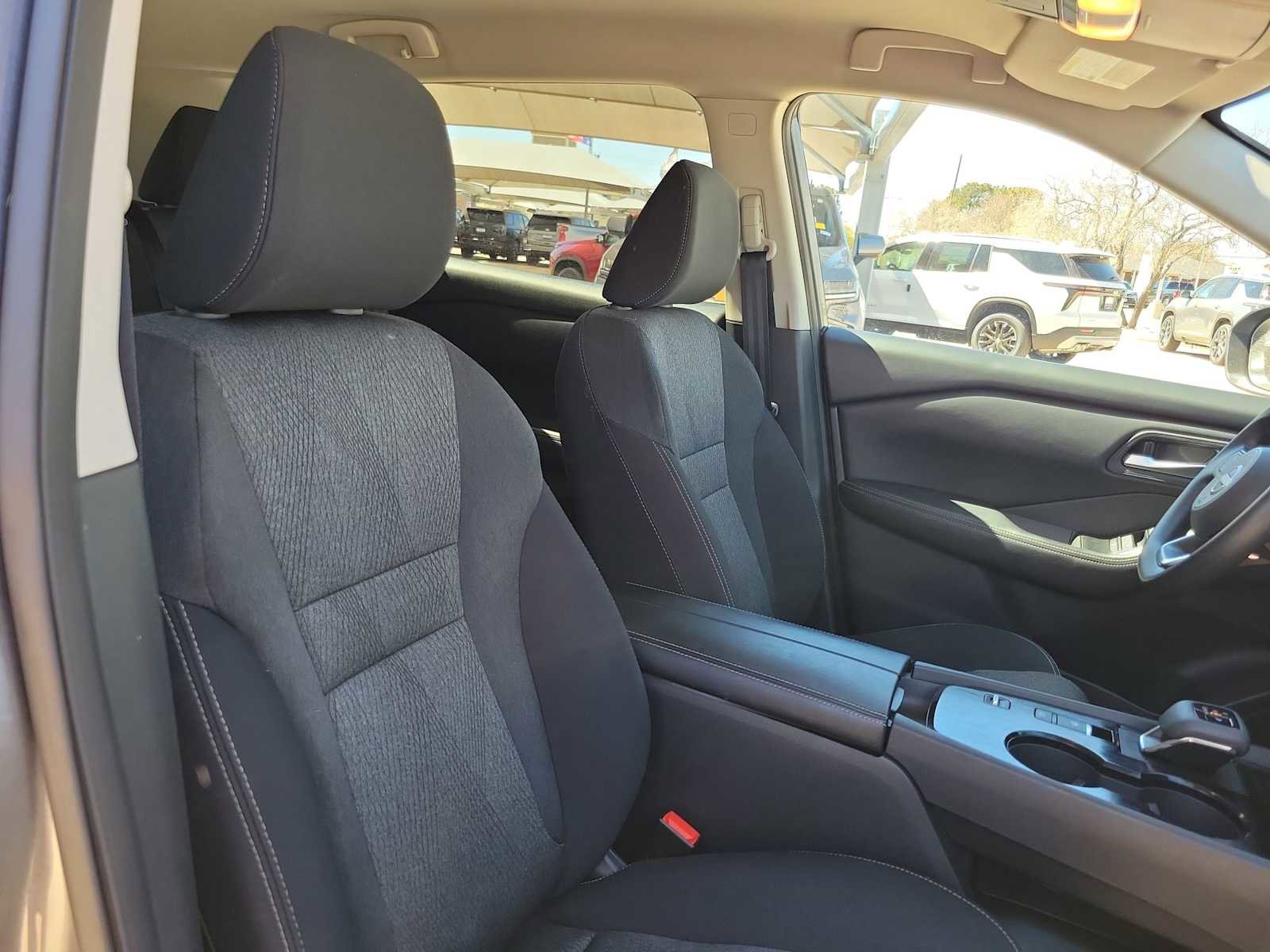 Used 2024 Nissan Rogue SV image 10