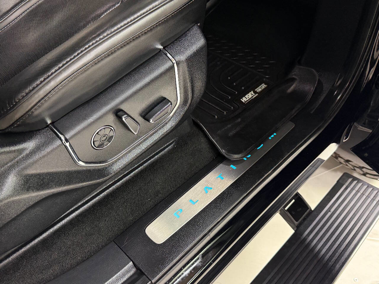 Used 2017 Ford F250 Platinum w/ FX4 Off-Road Package image 35