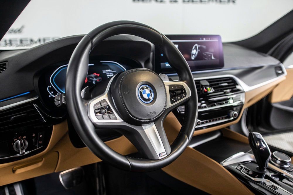 Used 2023 BMW 530e w/ M Sport Package image 21