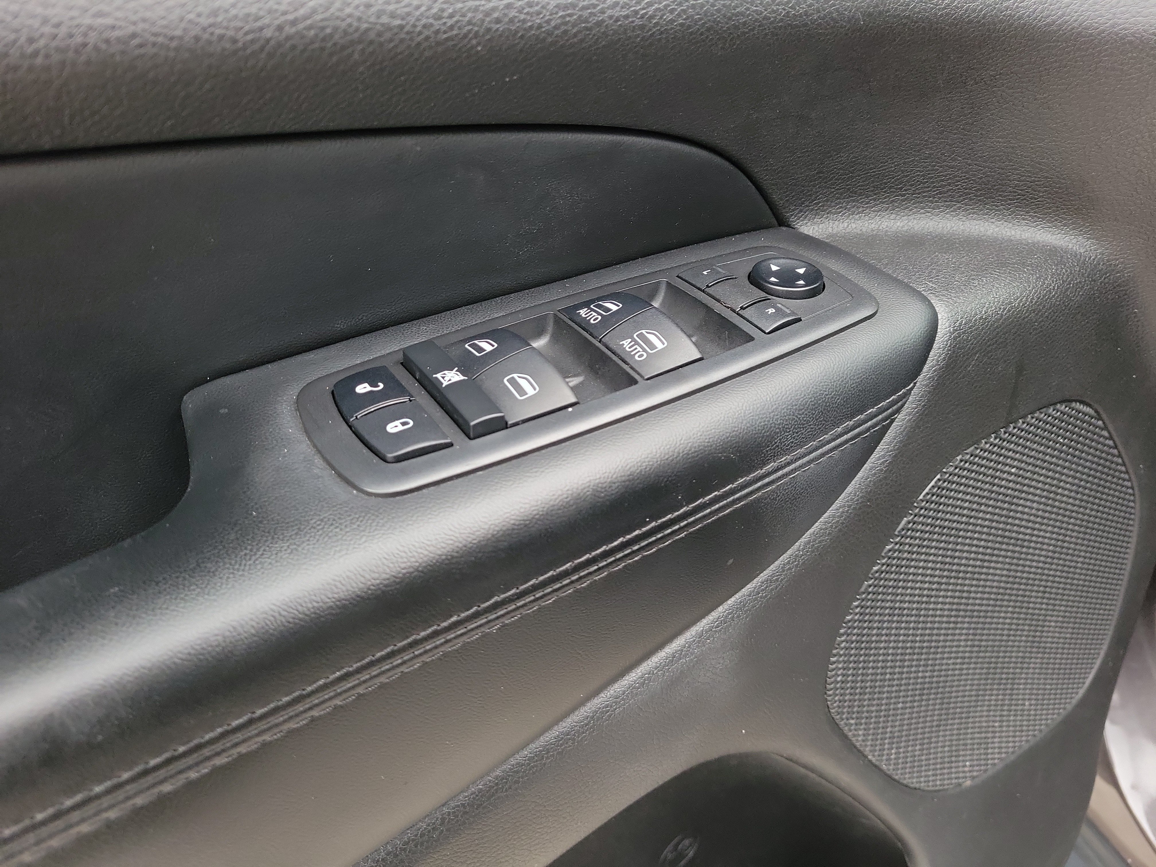 Used 2019 Jeep Grand Cherokee Laredo w/ Laredo X Package RWD image 14