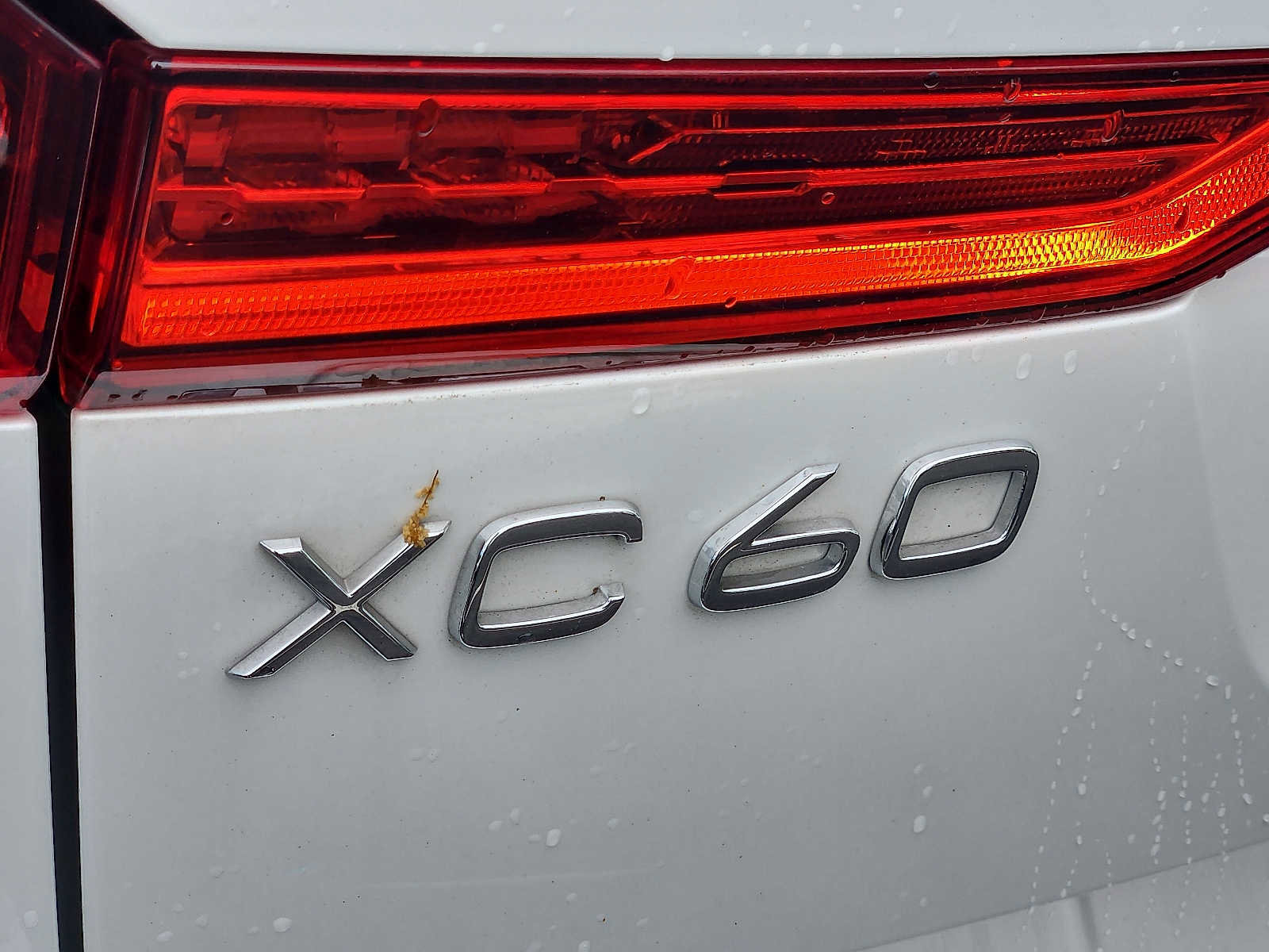 Certified 2024 Volvo XC60 B5 Plus w/ Protection Package Premier AWD/4WD image 28