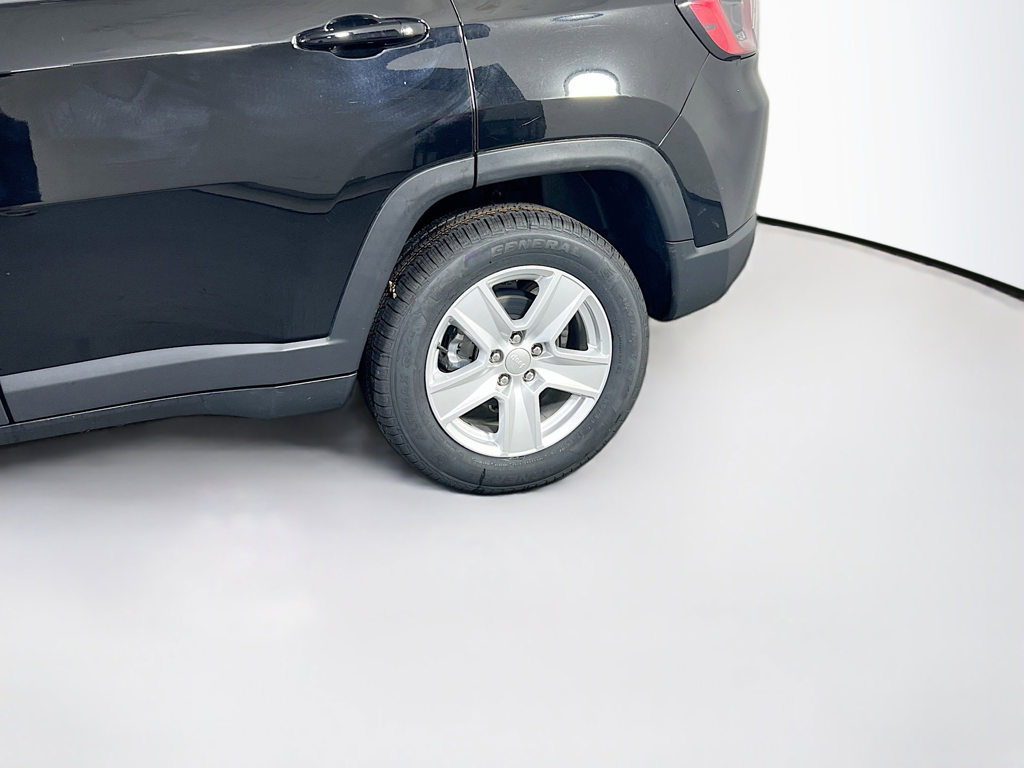 Used 2022 Jeep Compass Latitude w/ Convenience Group image 28