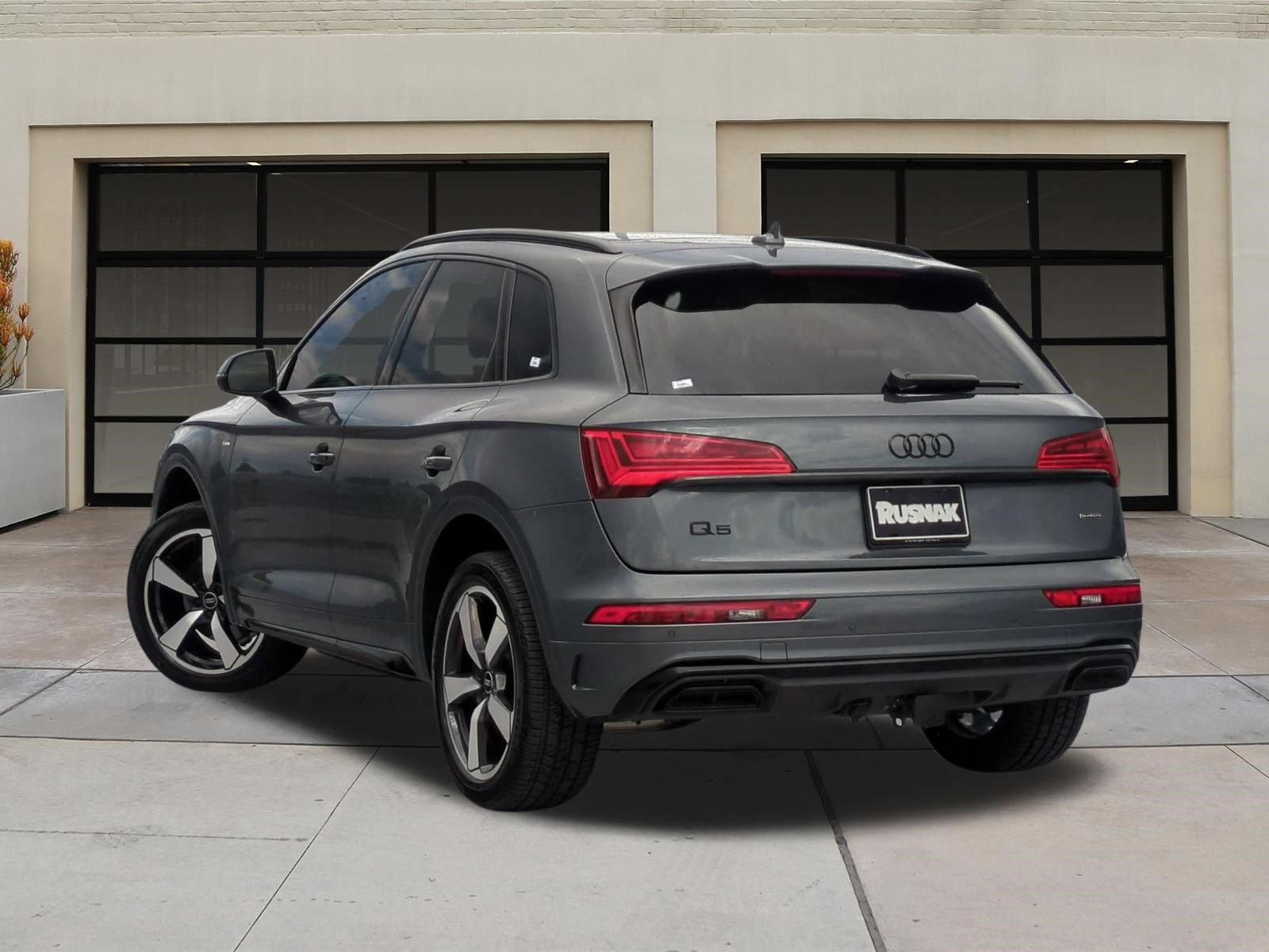 Used 2023 Audi Q5 2.0T Premium Plus w/ Premium Plus Package AWD/4WD image 2