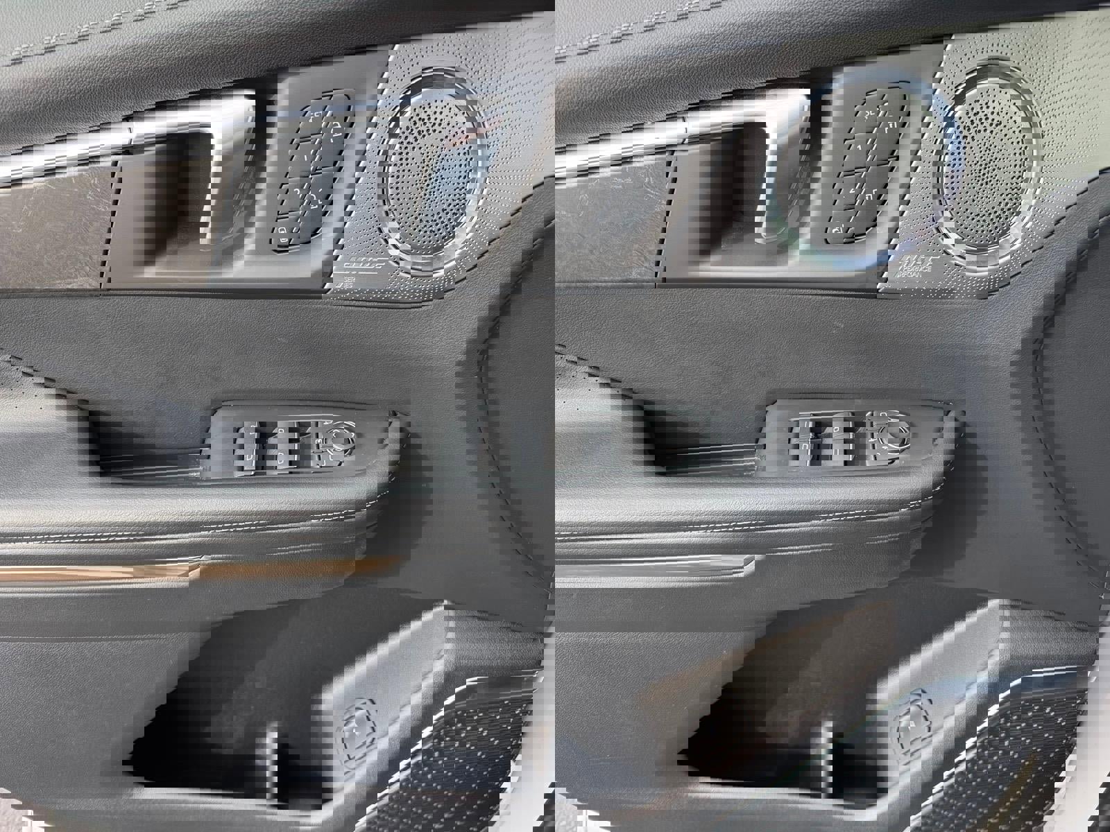 Used 2025 Buick Enclave Avenir w/ Super Cruise Package image 13