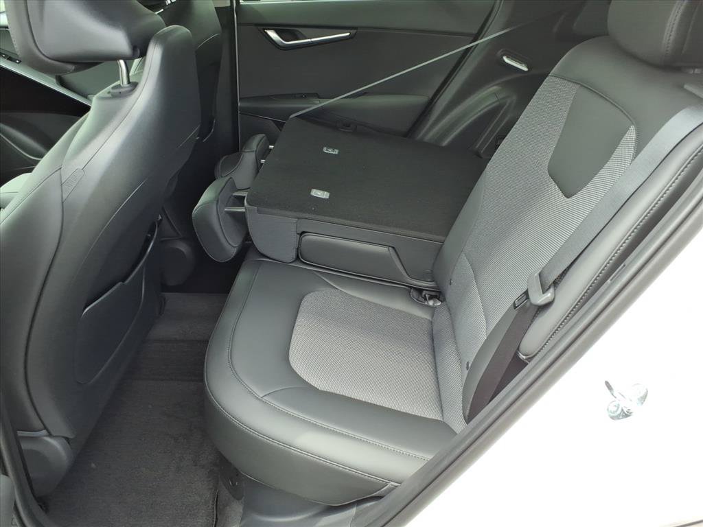New 2026 Kia Niro EX FWD image 12