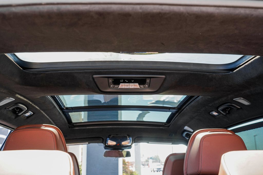 Used 2025 BMW X7 M60i image 22