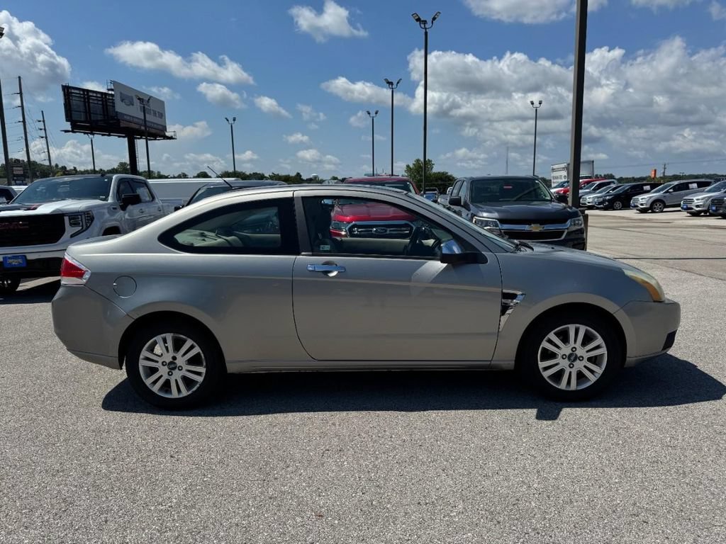 Used 2008 Ford Focus SE FWD image 2
