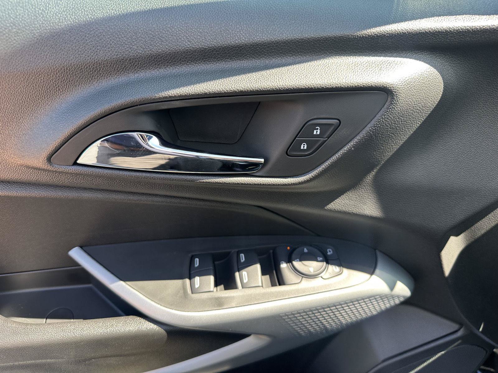 New 2026 Chevrolet Trax RS w/ Sunroof Package FWD image 26