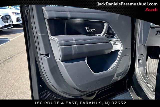 Used 2025 Land Rover Range Rover SE image 15