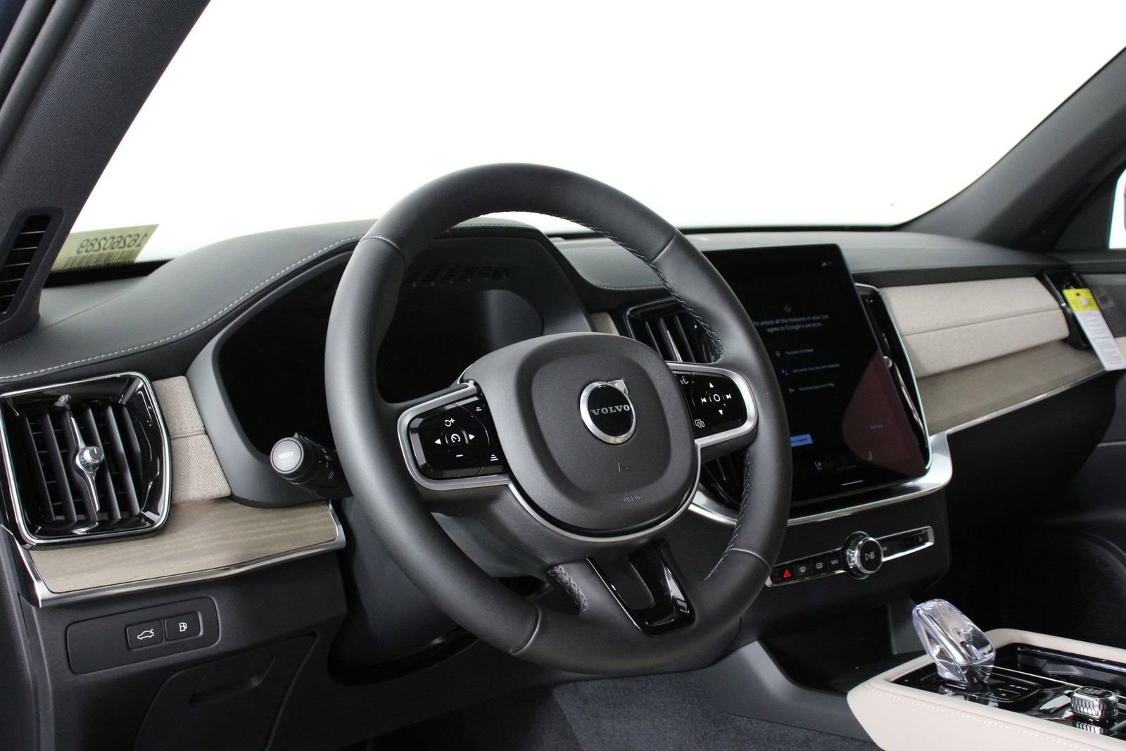 New 2026 Volvo XC90 T8 Plus w/ Protection Package Premier image 8