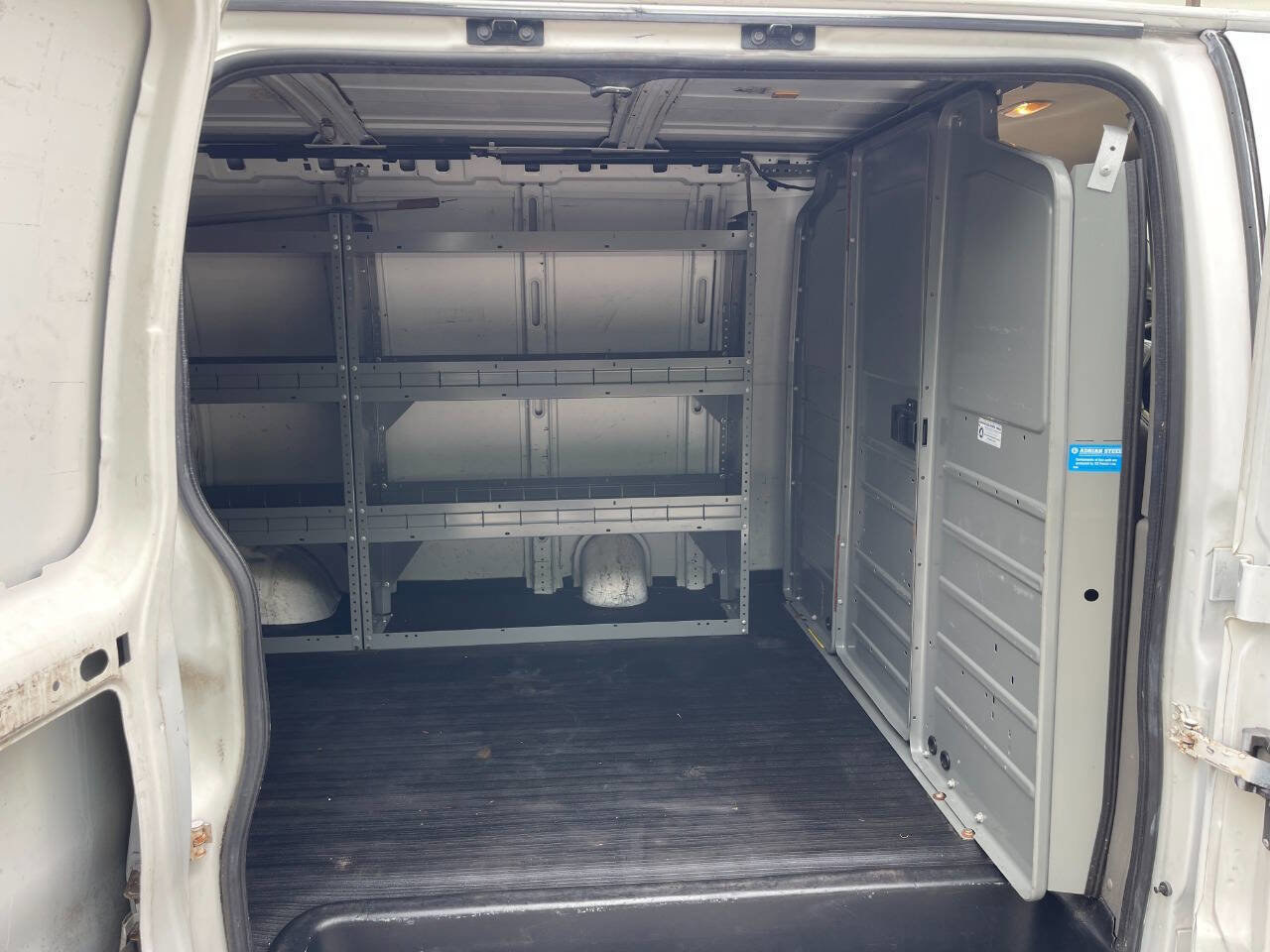 Used 2004 Chevrolet Express 1500 RWD image 28