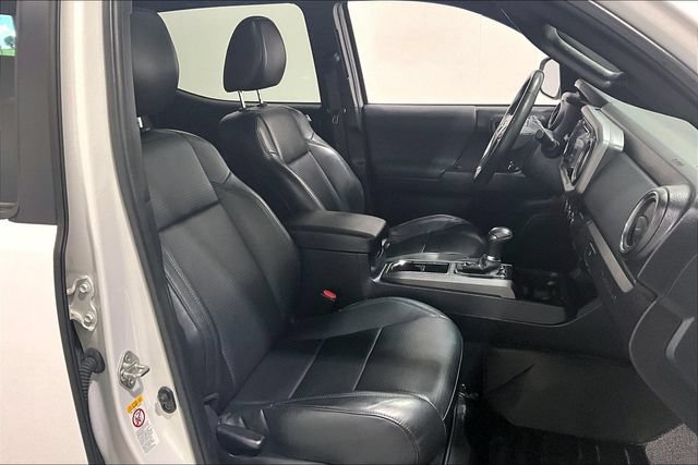 Used 2018 Toyota Tacoma TRD Sport AWD/4WD image 36