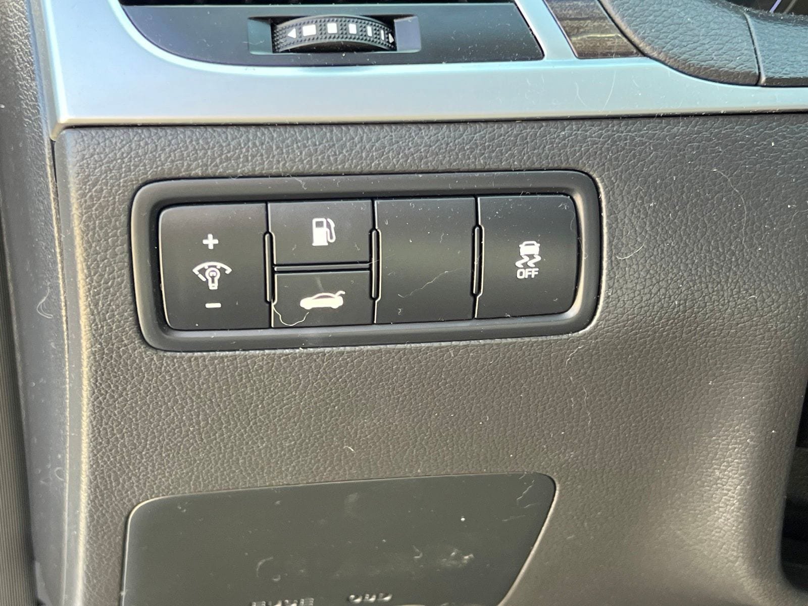 Used 2016 Hyundai Genesis 3.8 RWD image 25