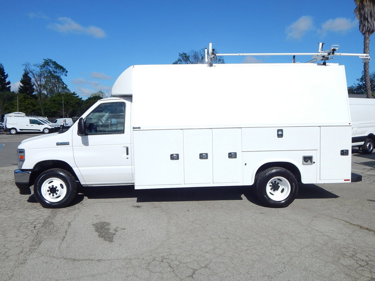Used 2022 Ford E-450 and Econoline 450 Super Duty w/ Power Windows & Locks Group RWD image 5