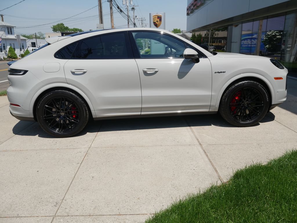 New 2026 Porsche Cayenne Turbo AWD/4WD image 9