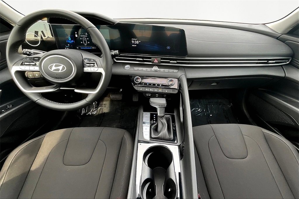 Certified 2025 Hyundai Elantra SEL image 16
