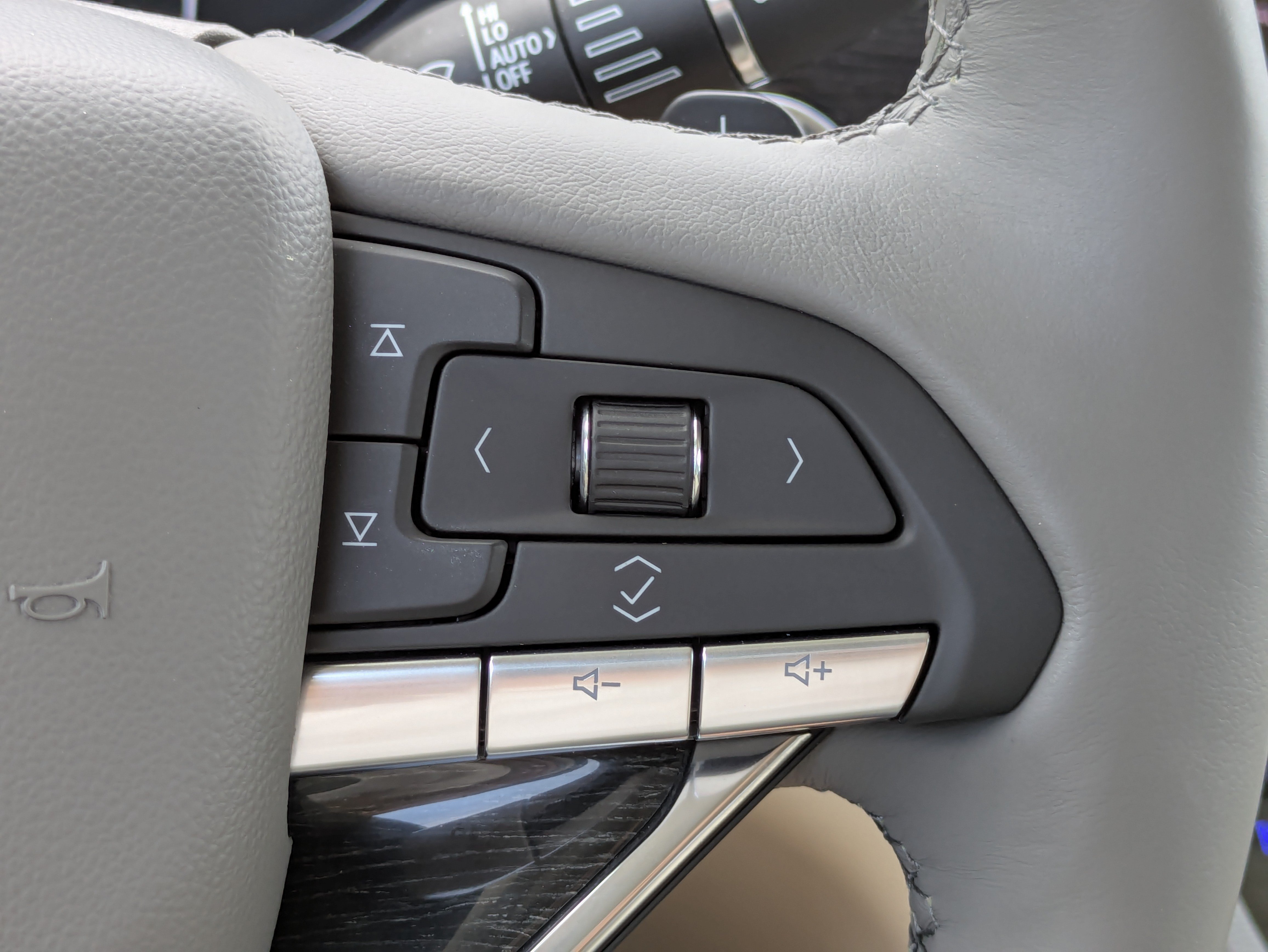 Certified 2025 Cadillac XT6 Premium Luxury w/ Technology Package AWD/4WD image 25
