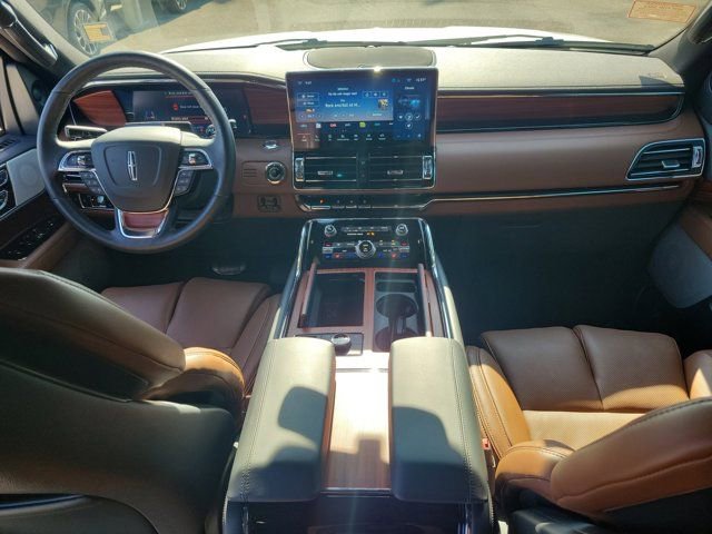 Certified 2024 Lincoln Navigator Reserve AWD/4WD image 19
