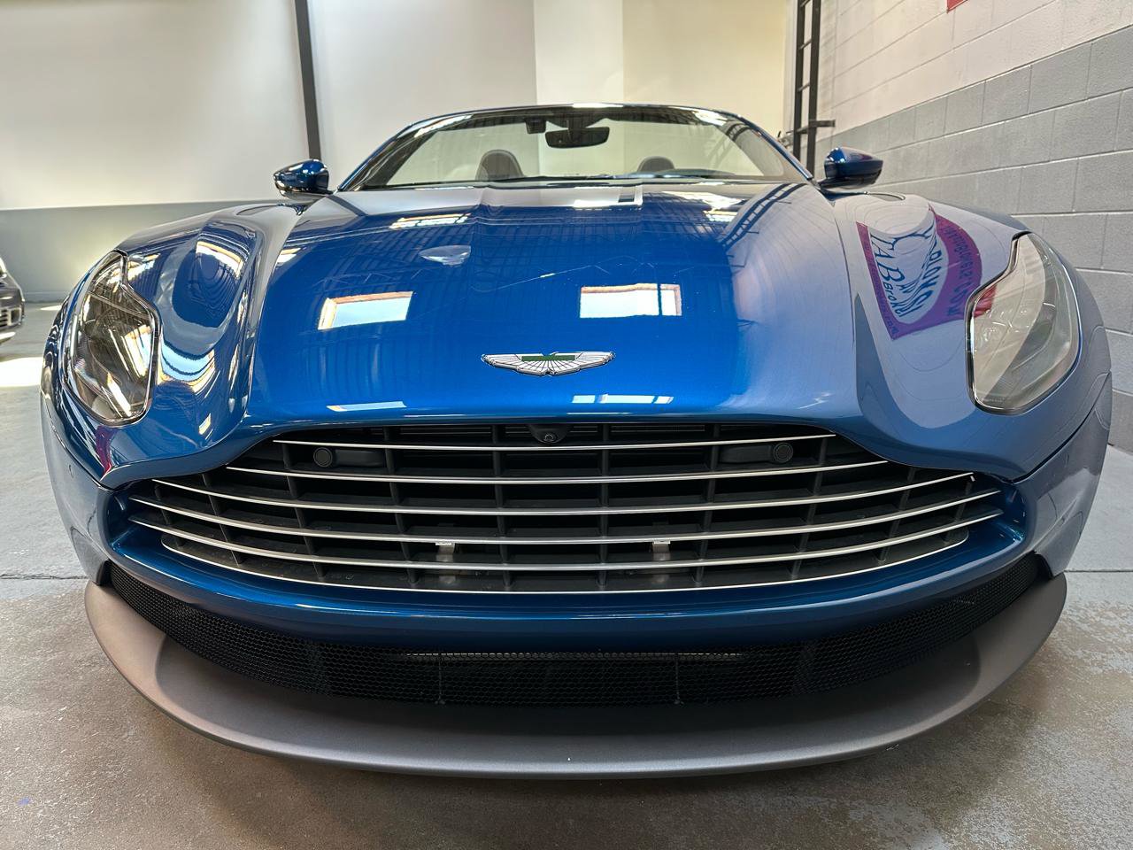 Used 2022 Aston Martin DB11 Volante RWD image 7