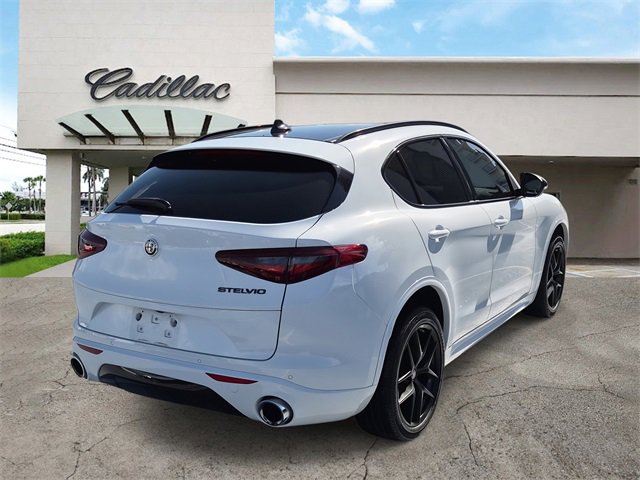Used 2021 Alfa Romeo Stelvio Sprint w/ Nero Edizione image 5