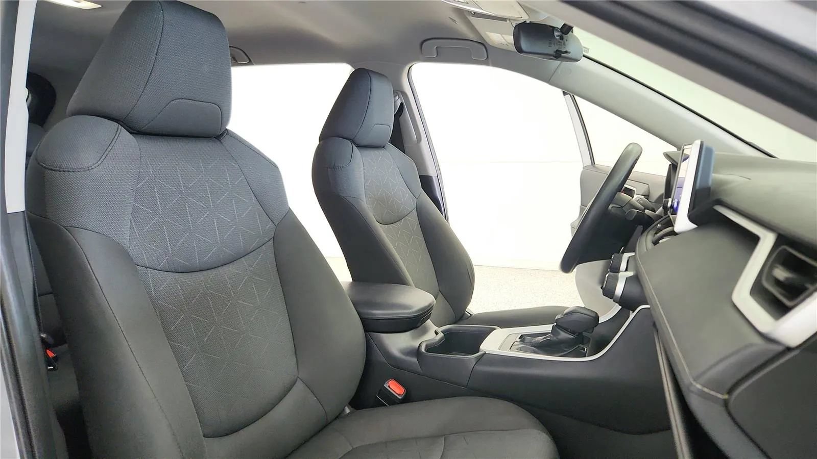 Used 2024 Toyota RAV4 XLE FWD image 37