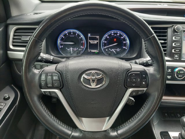 Used 2017 Toyota Highlander Limited AWD/4WD image 38