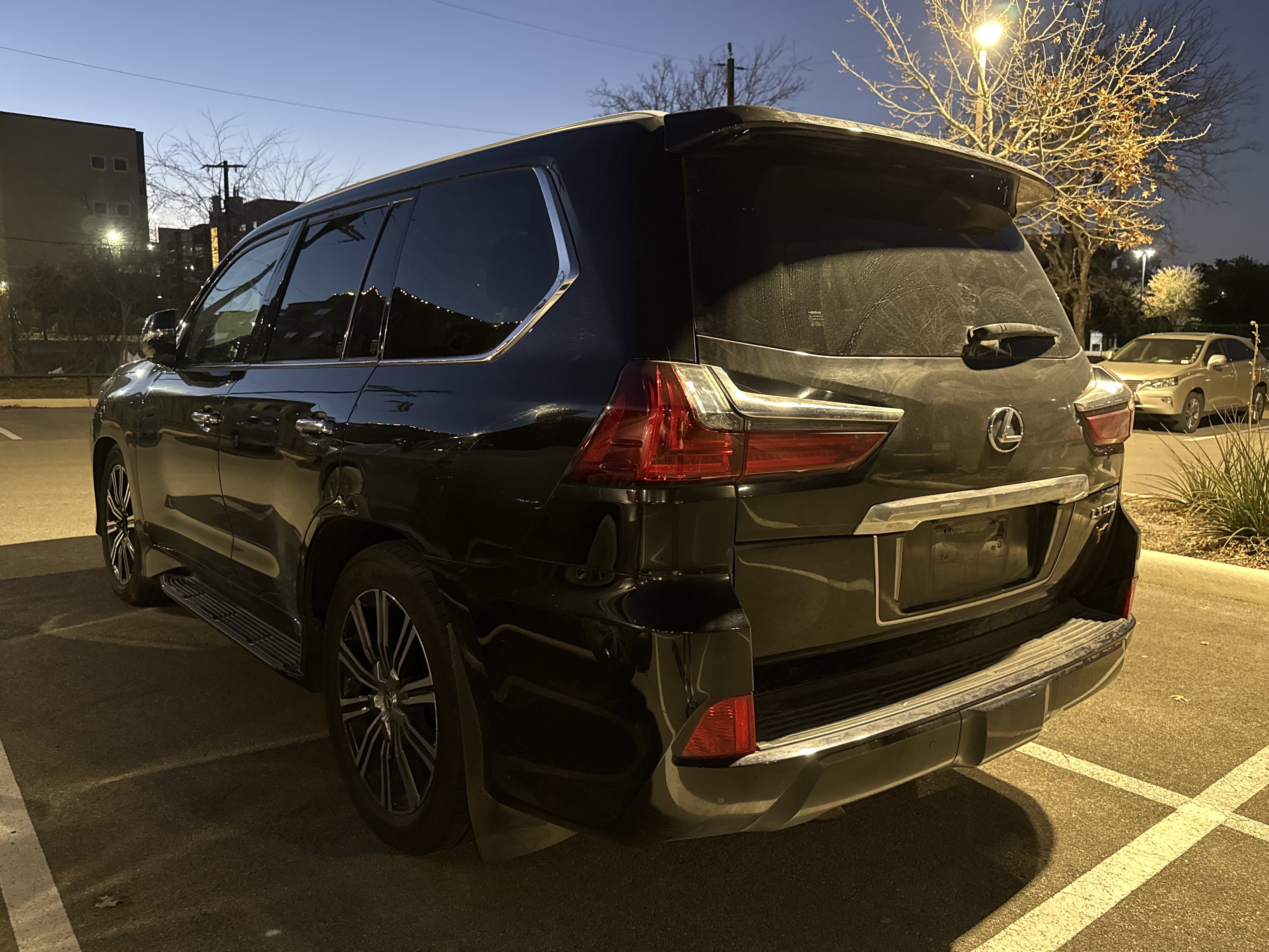 Used 2019 Lexus LX 570 4WD image 3