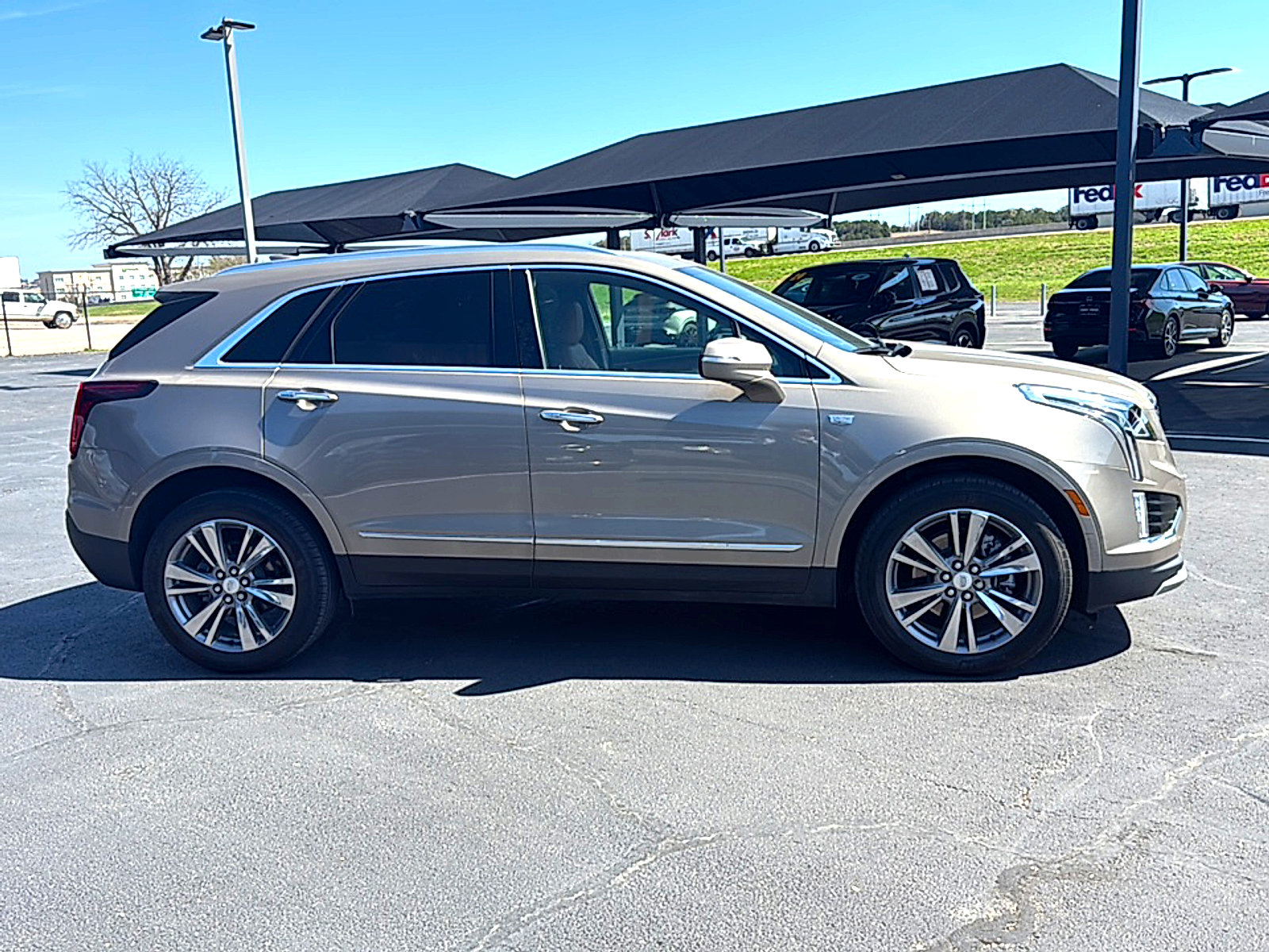 Used 2022 Cadillac XT5 Premium Luxury image 3
