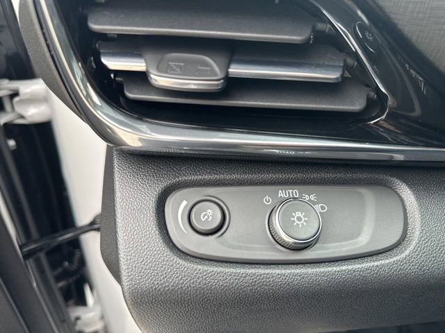 Used 2025 Buick Envista Avenir image 35