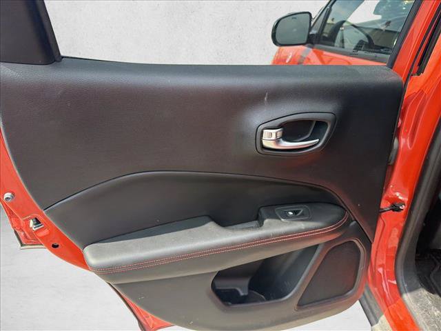 Used 2018 Jeep Compass Trailhawk w/ Navigation Group AWD/4WD image 18