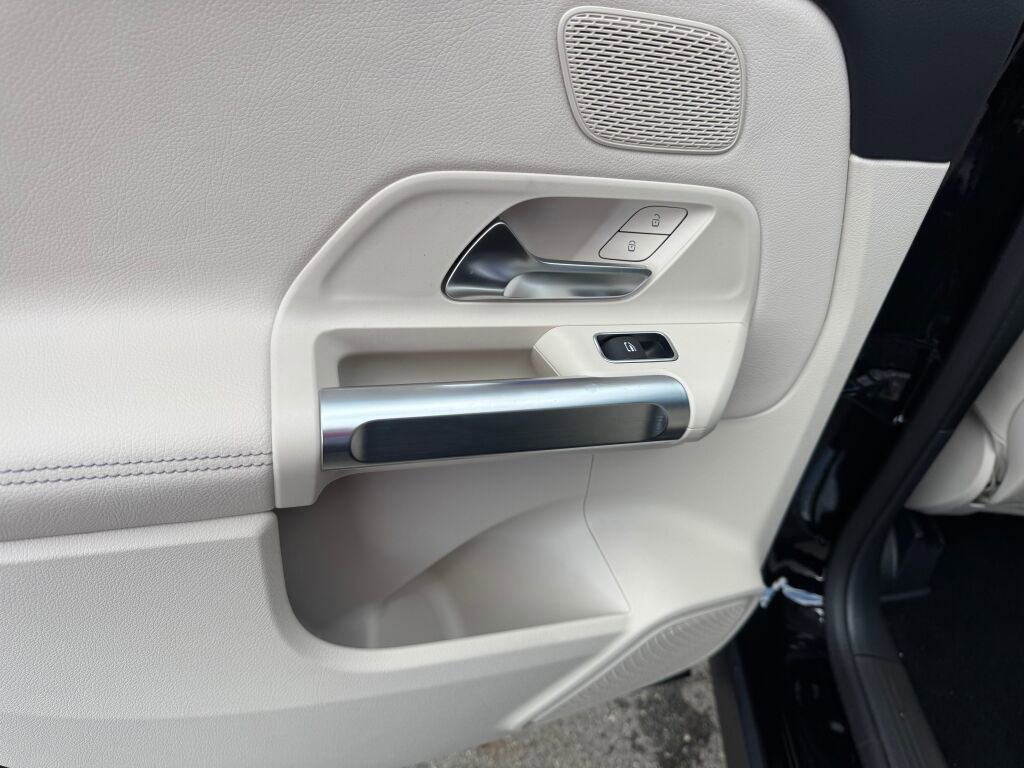 New 2026 Mercedes-Benz GLB 250 4MATIC image 16