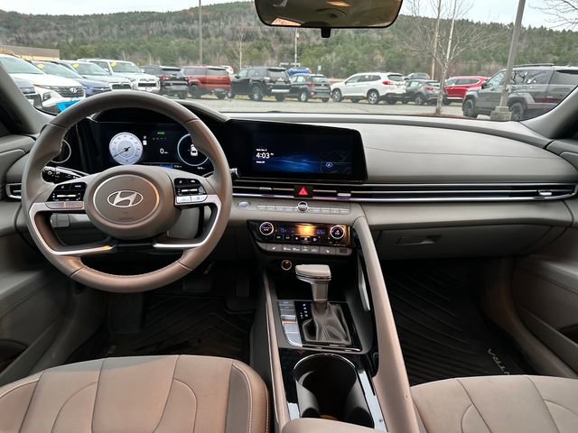 Certified 2025 Hyundai Elantra SEL image 12