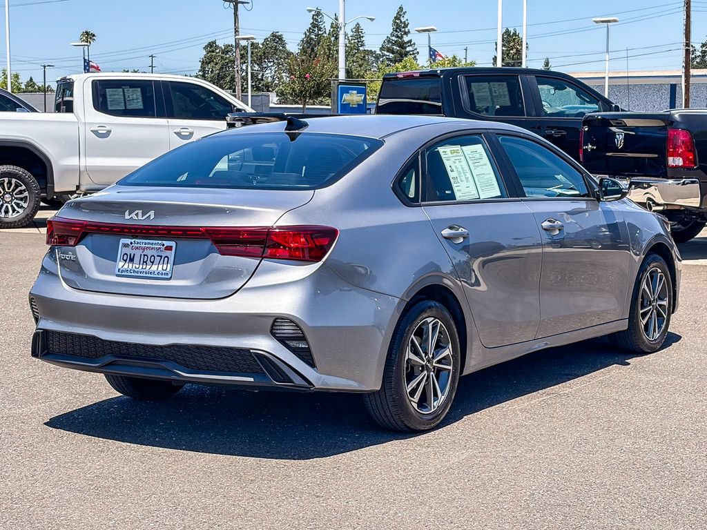 Used 2024 Kia Forte LXS w/ LXS Technology Package FWD image 4