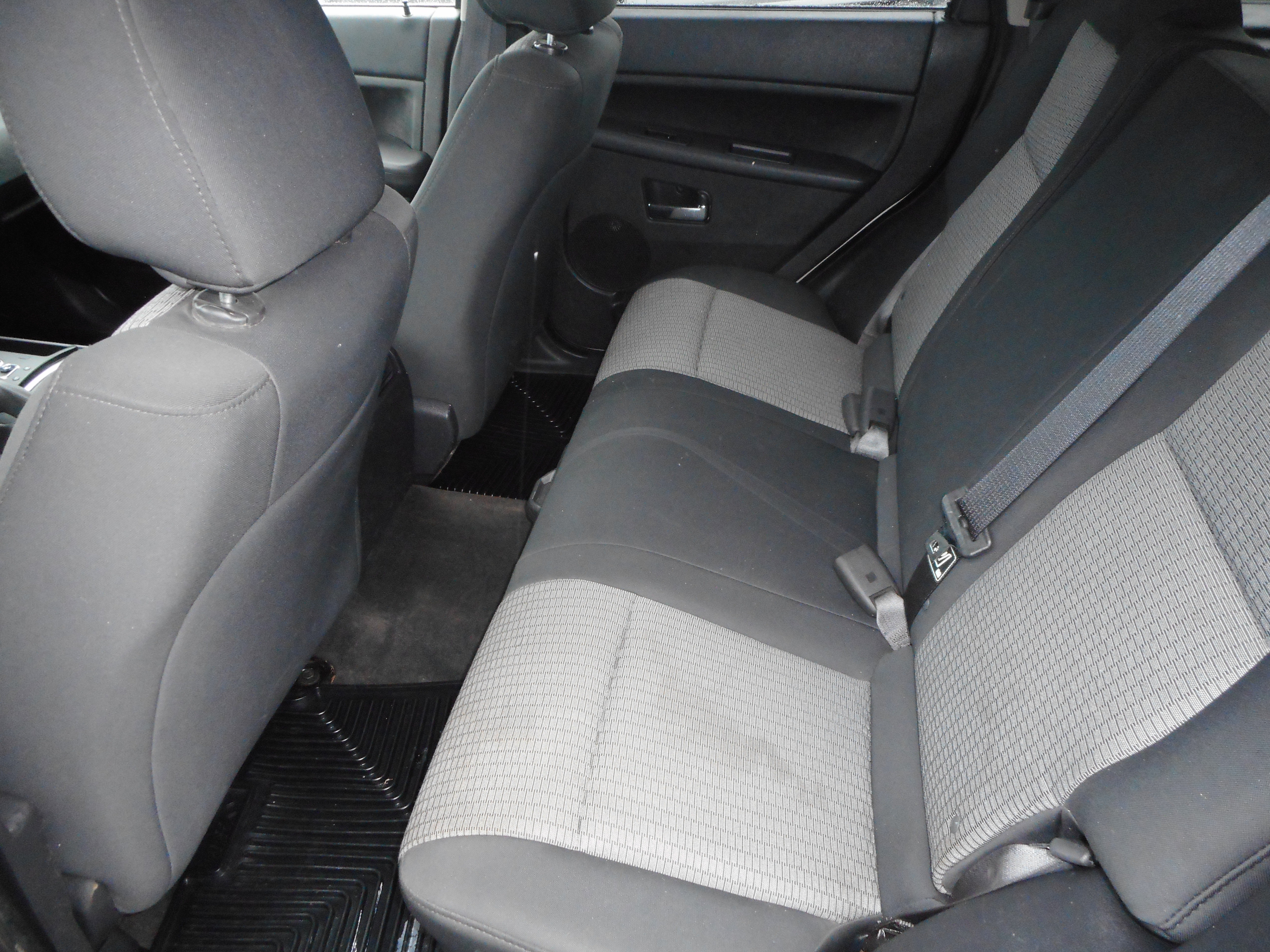 Used 2009 Jeep Grand Cherokee Laredo AWD/4WD image 17
