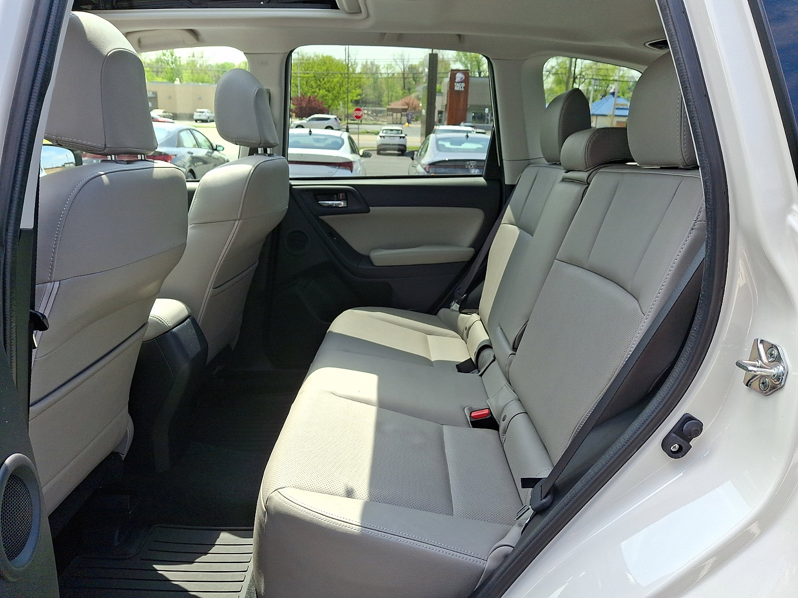 Used 2016 Subaru Forester 2.5i Touring w/ Eyesight & Navigation System AWD/4WD image 10