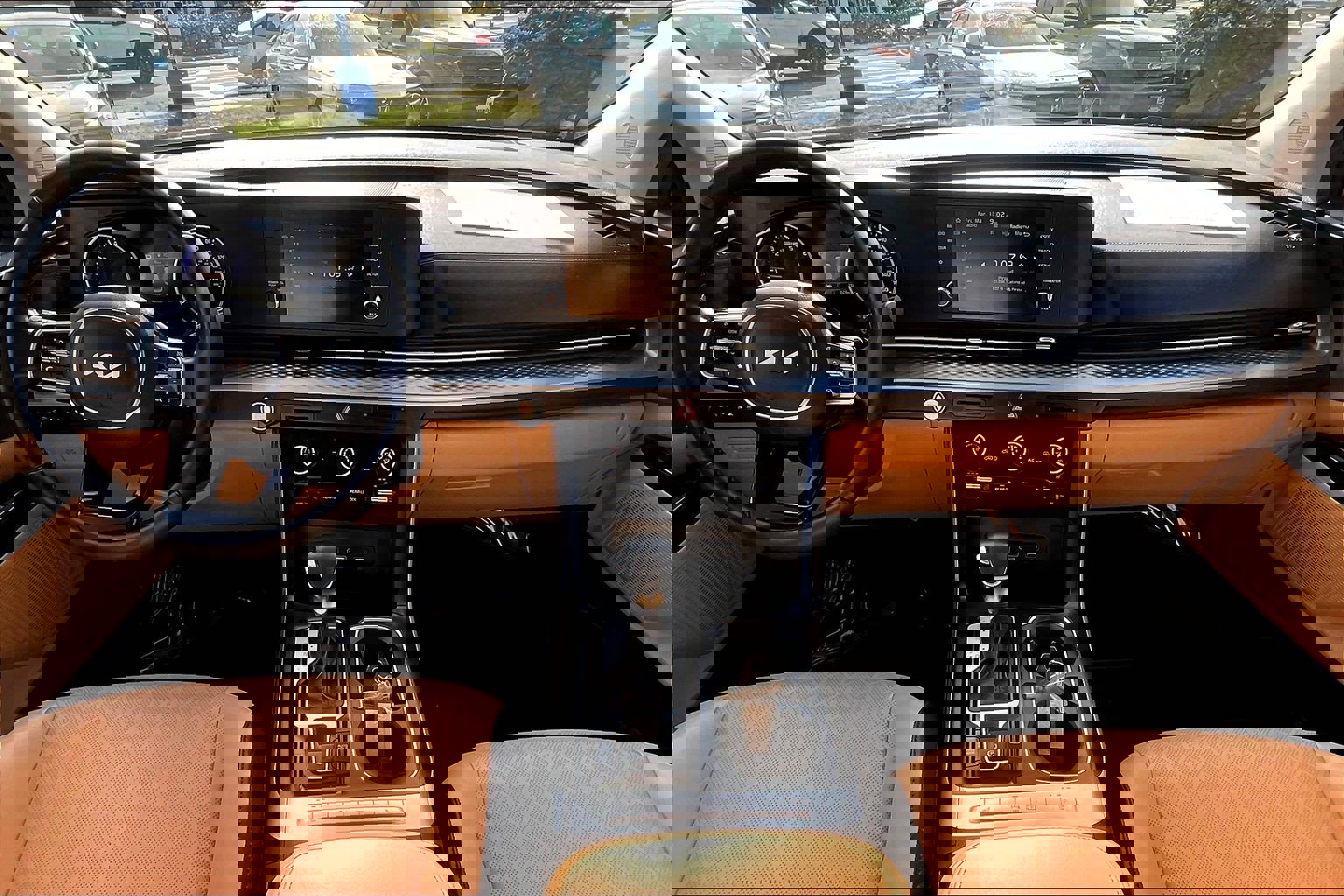 Used 2023 Kia Carnival LX image 15