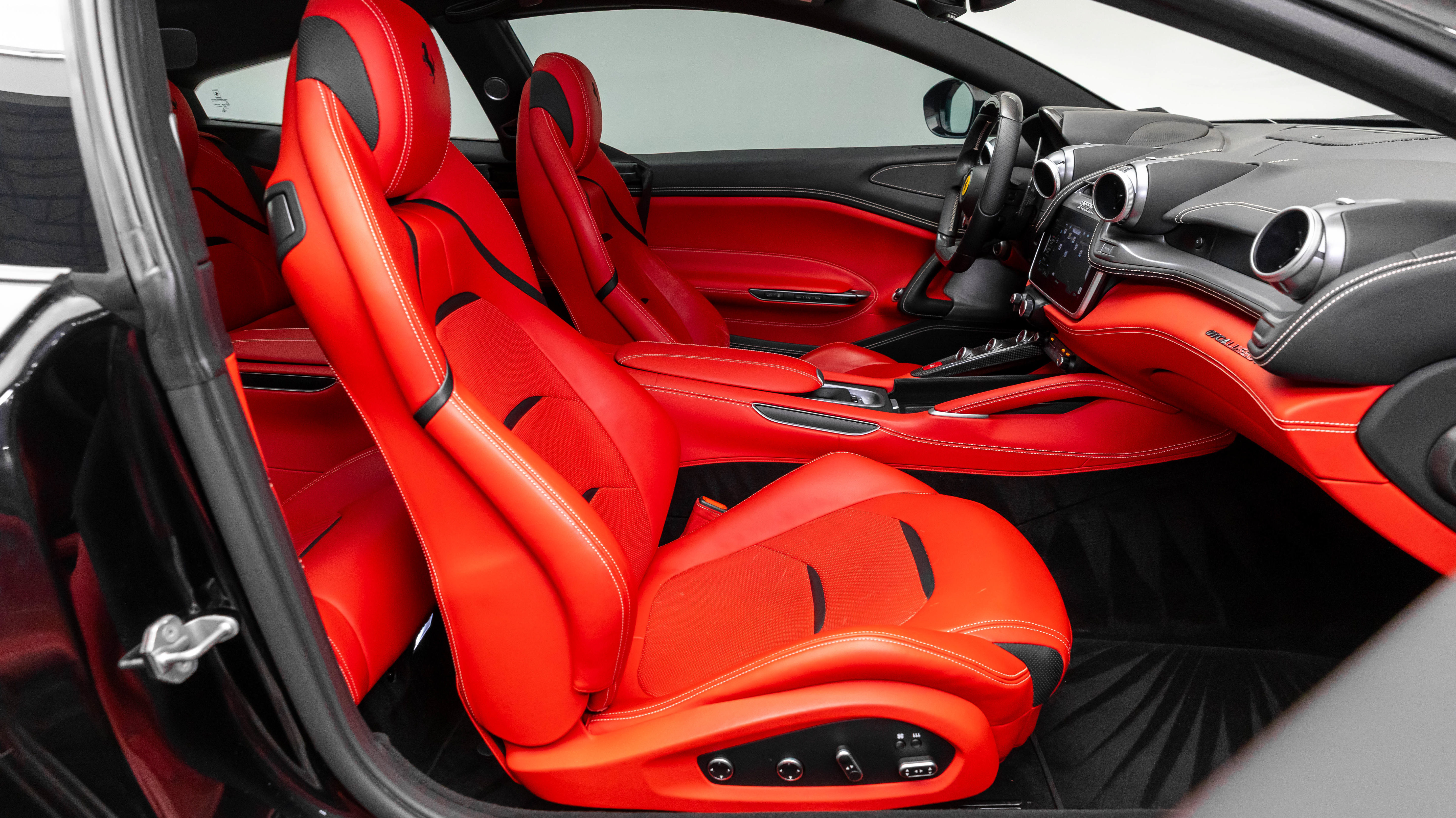 Used 2020 Ferrari GTC4Lusso T RWD image 16