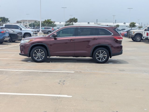 Used 2017 Toyota Highlander XLE FWD image 8