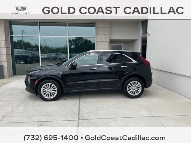 Used 2024 Cadillac XT4 Luxury w/ Cold Weather Package FWD image 2