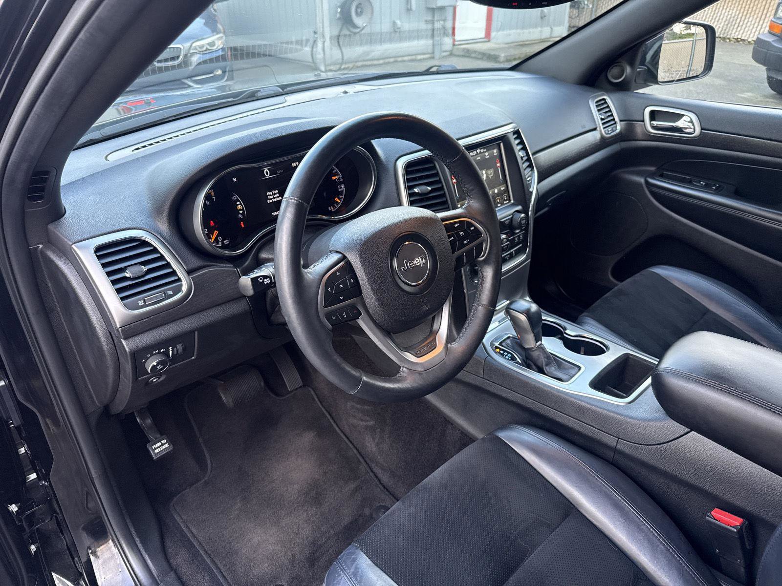 Used 2018 Jeep Grand Cherokee Altitude image 14