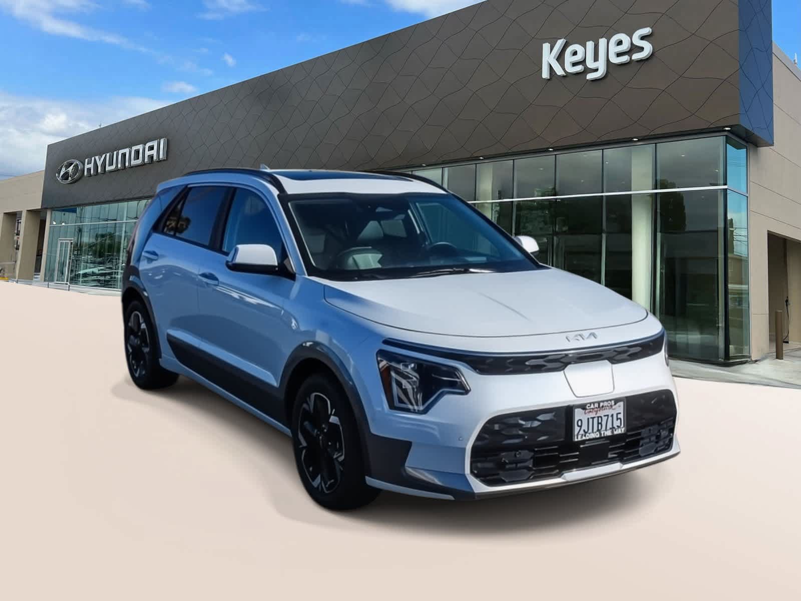 Used 2024 Kia Niro Wave w/ Wave Preserve Package FWD image 3