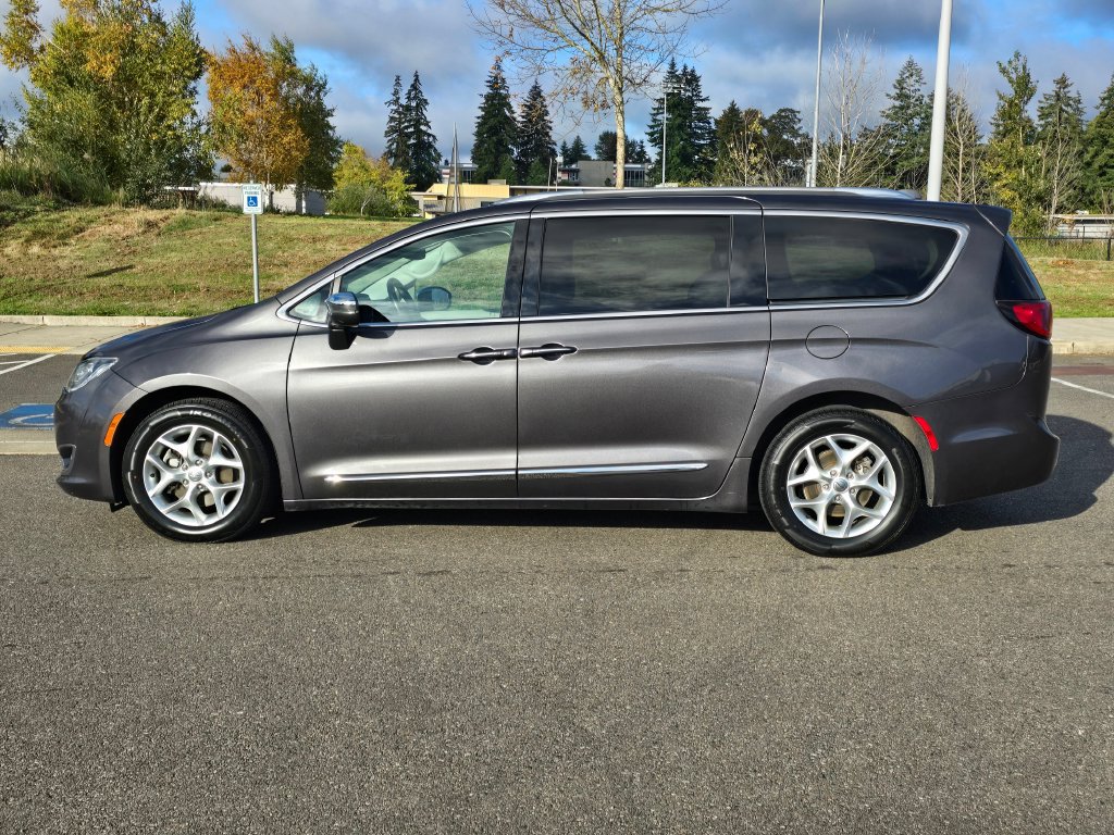 Used 2020 Chrysler Pacifica Limited FWD image 2