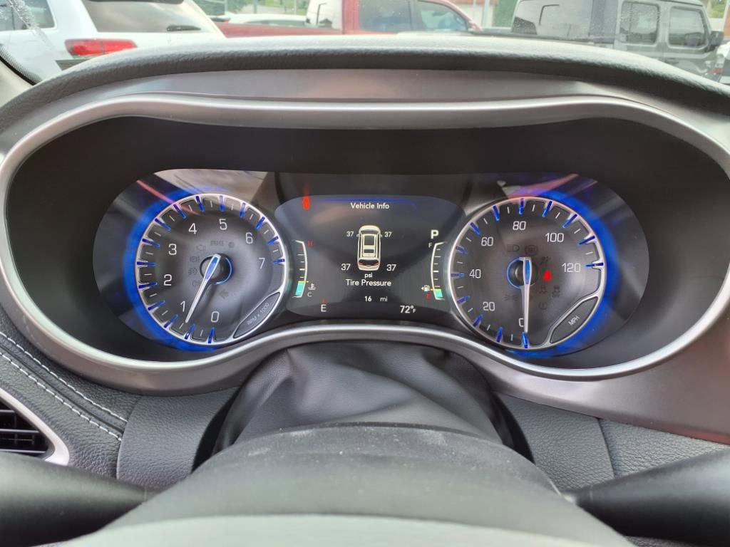 New 2026 Chrysler Pacifica Select image 11