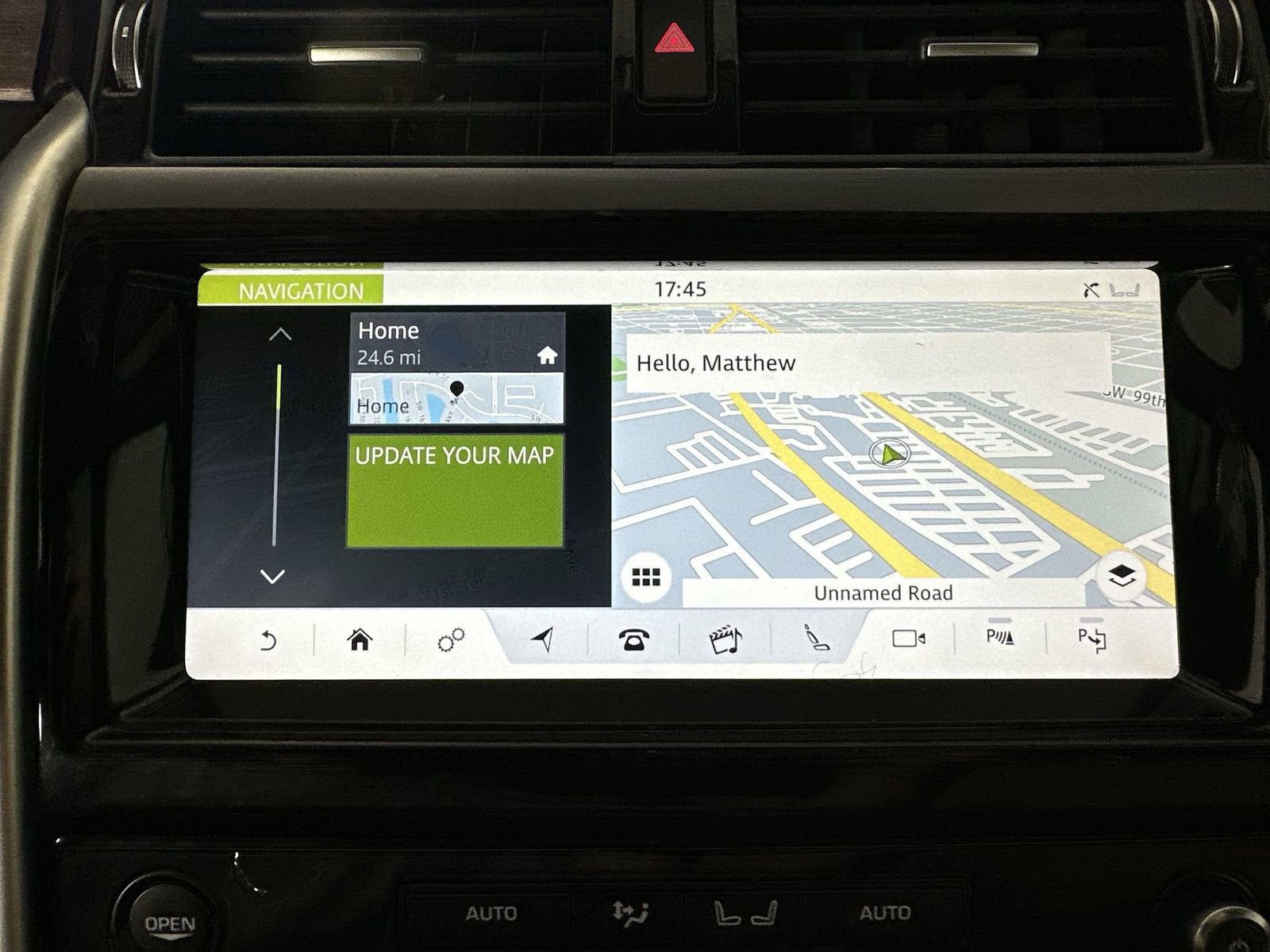 Used 2020 Land Rover Discovery HSE image 24